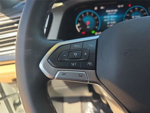 Used 2024 Volkswagen Atlas Cross Sport SE image 23