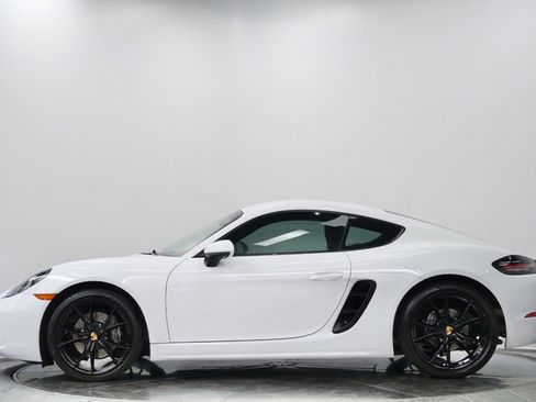 Used 2021 Porsche 718 Cayman RWD image 6