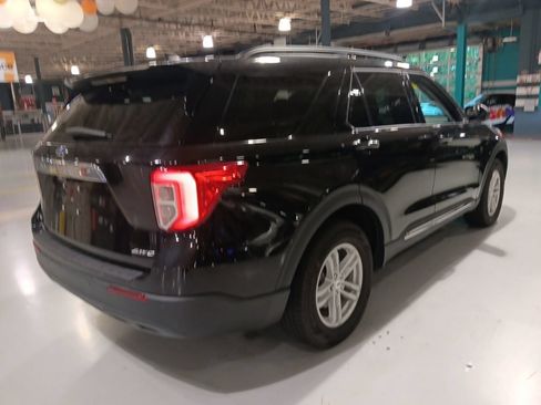 Used 2024 Ford Explorer XLT AWD/4WD image 9