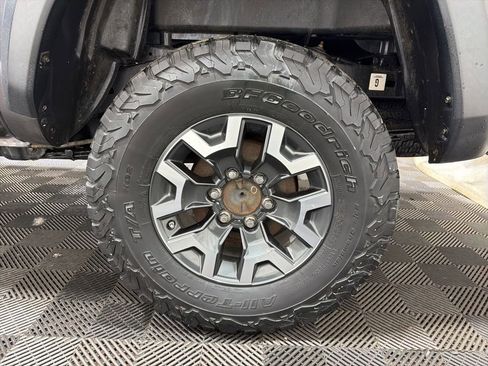 Used 2017 Toyota Tacoma TRD Off-Road w/ Tow Package (A/T) AWD/4WD image 33