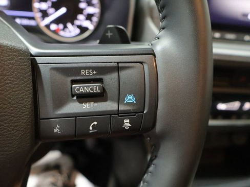 Used 2025 Nissan Rogue SV AWD/4WD image 35