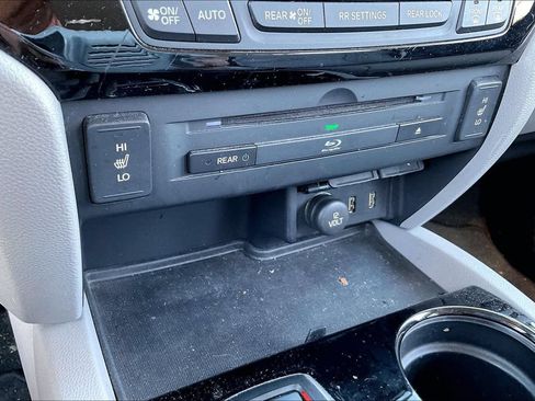 Used 2017 Honda Pilot Touring image 15