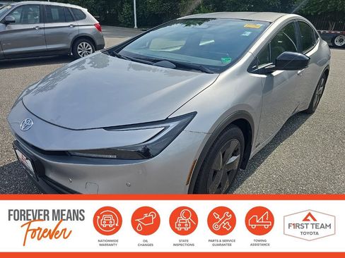 Used 2024 Toyota Prius LE AWD/4WD image 1