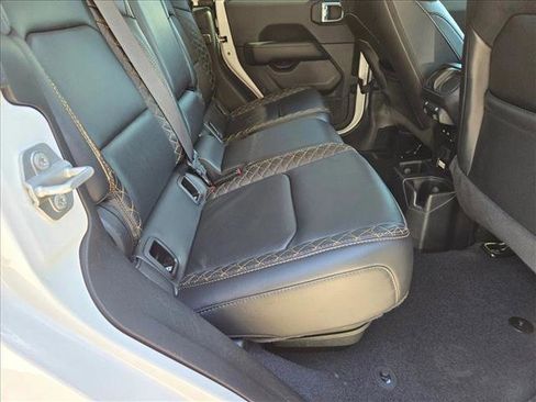 Used 2021 Jeep Gladiator Overland image 17