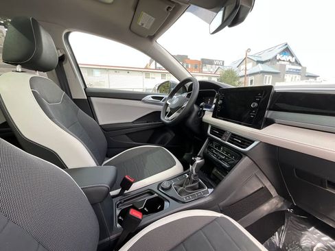 New 2025 Volkswagen Taos SE image 17