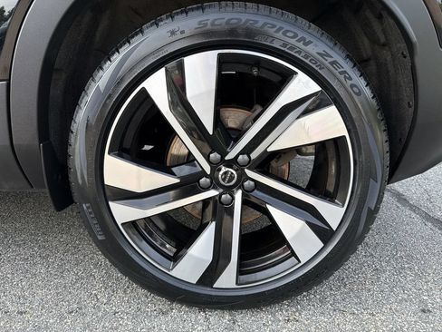 Certified 2024 Volvo XC40 B5 Plus w/ Climate Package AWD/4WD image 11