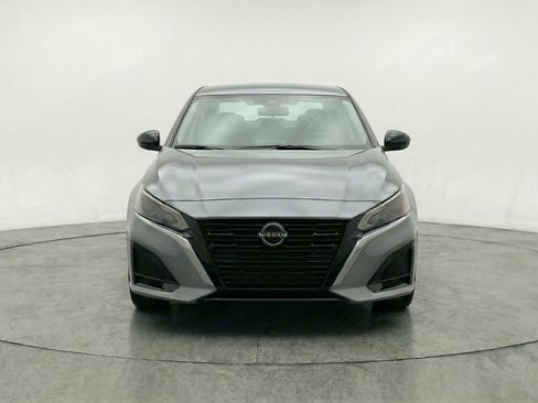 Used 2025 Nissan Altima 2.5 SV image 2
