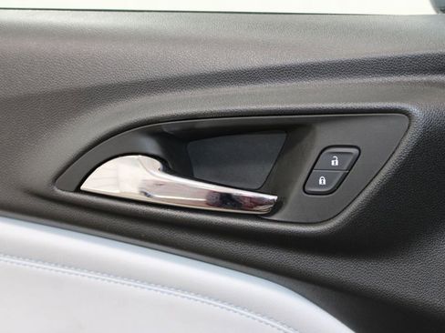 Used 2025 Chevrolet Trax LT image 35