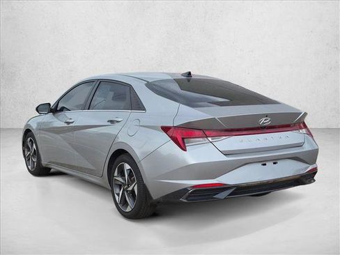 Used 2022 Hyundai Elantra SEL w/ Convenience + Premium Package FWD image 5