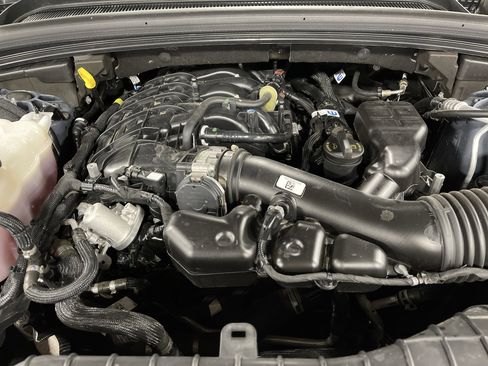 Used 2024 Jeep Grand Cherokee Laredo w/ Luxury Tech Group I image 16