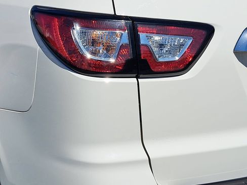 Used 2014 Chevrolet Traverse LT FWD image 38