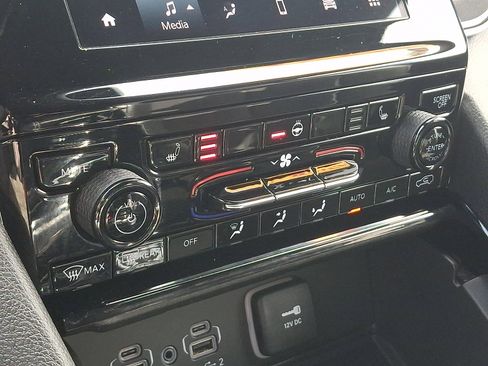 Used 2023 Jeep Grand Cherokee Altitude image 16