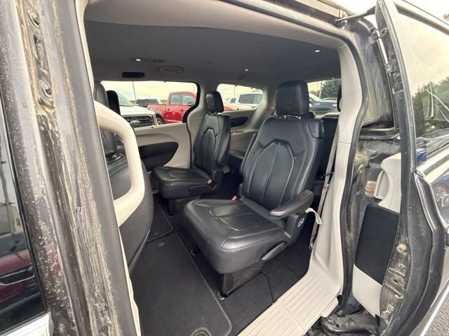 Used 2020 Chrysler Pacifica Touring-L FWD image 7