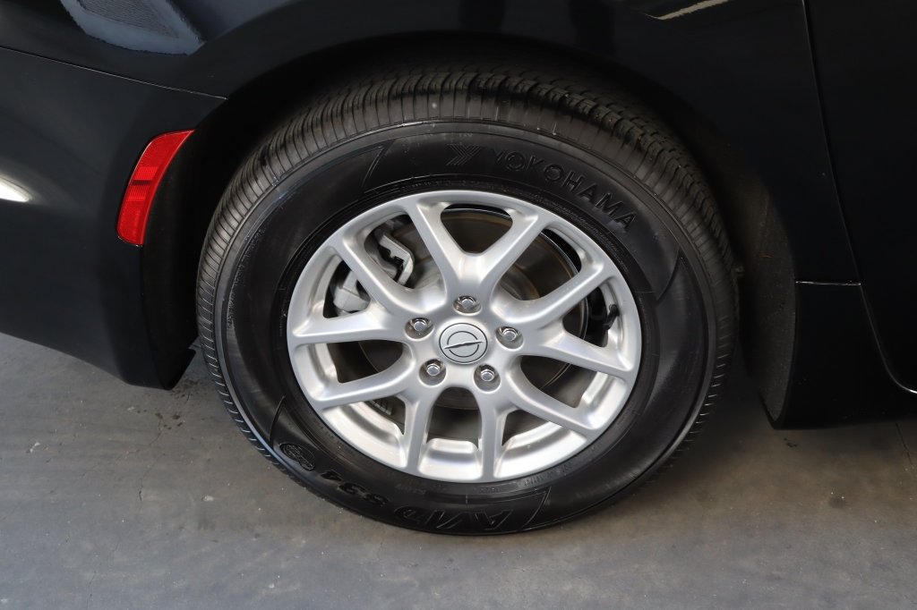 Used 2026 Chrysler Pacifica Select FWD image 16