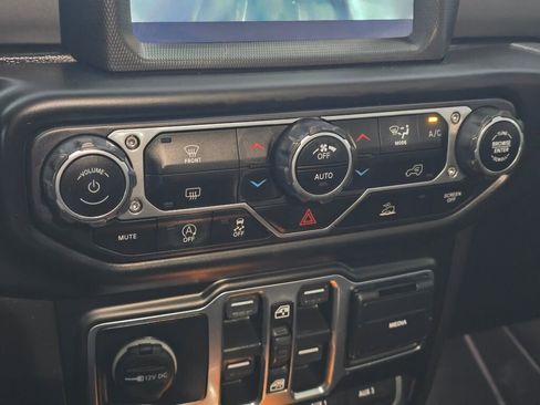 Used 2022 Jeep Wrangler Unlimited Sahara image 31