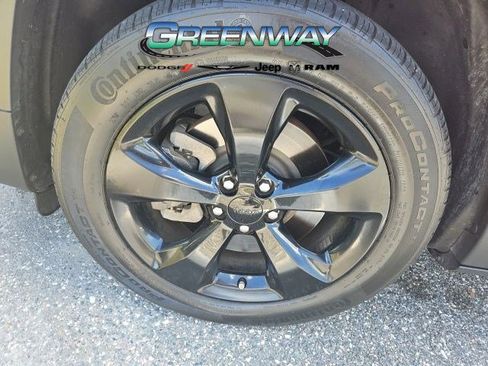 Used 2021 Jeep Cherokee Latitude Plus FWD image 9