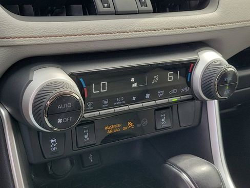 Used 2022 Toyota RAV4 XLE Premium image 29