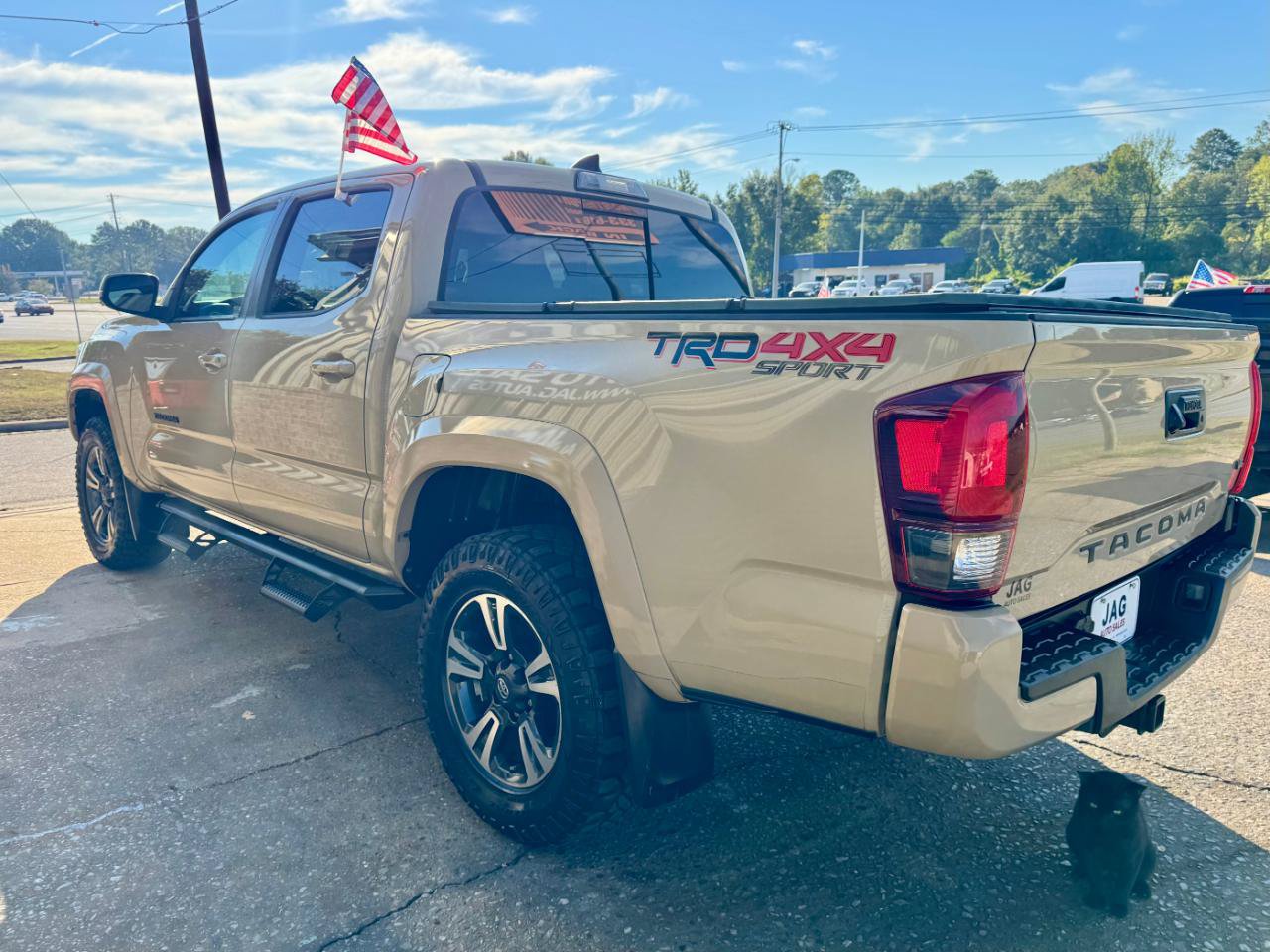 Used 2019 Toyota Tacoma TRD Sport AWD/4WD image 9