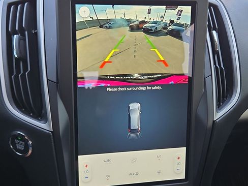 Used 2022 Ford Edge SE w/ Black Appearance Package image 22