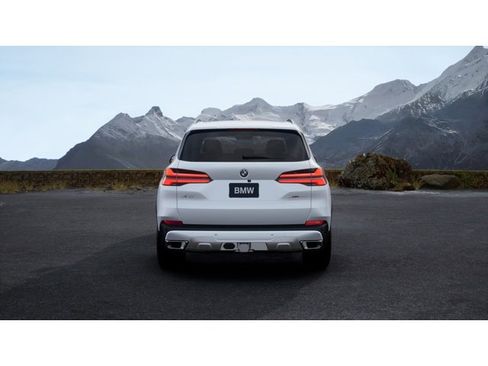 New 2026 BMW X5 xDrive50e image 5