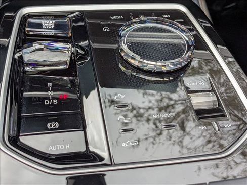 Used 2024 BMW 740i image 12