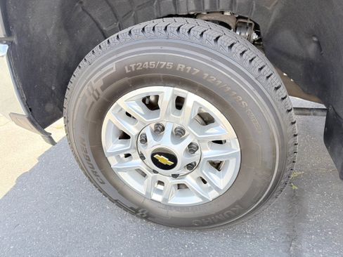 Used 2025 Chevrolet Silverado 2500 LT w/ Convenience Package image 38