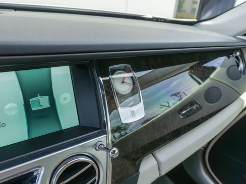 Used 2016 Rolls-Royce Wraith RWD image 75