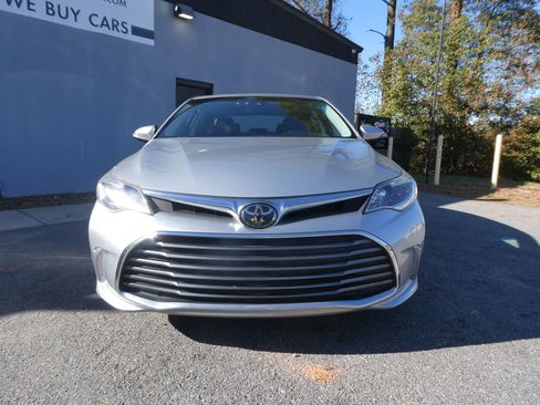 Used 2018 Toyota Avalon XLE image 2
