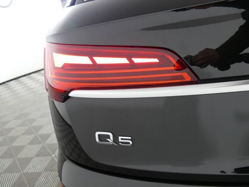 Used 2023 Audi Q5 2.0T Premium w/ Convenience Package AWD/4WD image 2