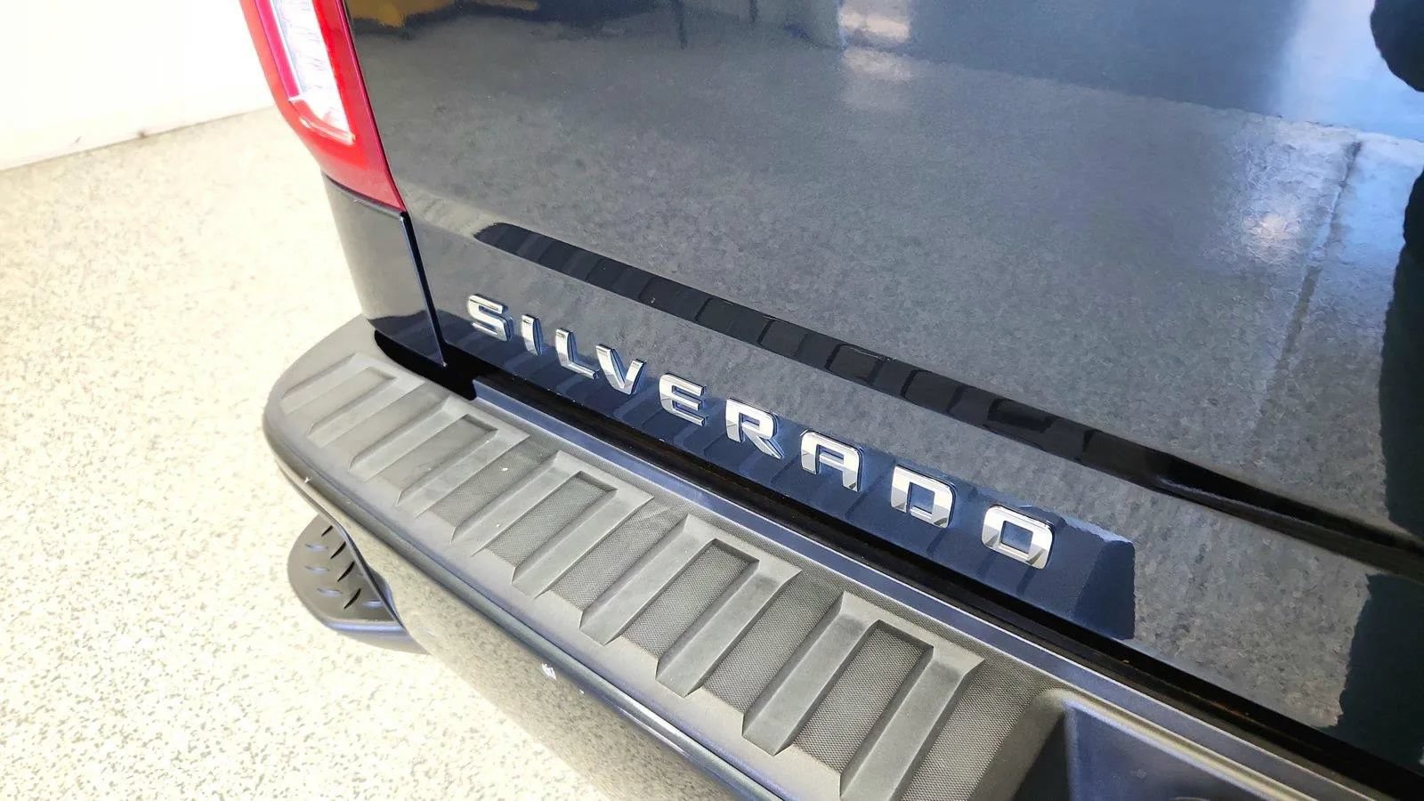 Used 2017 Chevrolet Silverado 1500 LTZ Z71 AWD/4WD image 17