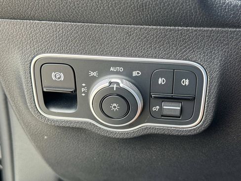 New 2025 Mercedes-Benz GLB 250 250 4MATIC SUV image 31