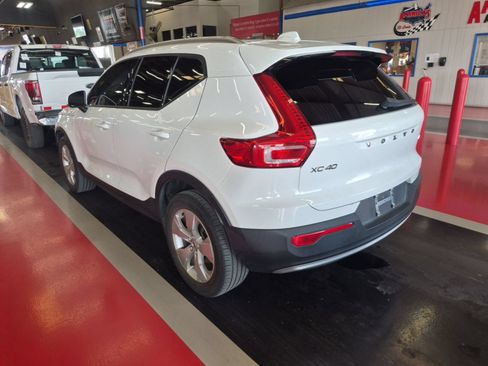 Used 2020 Volvo XC40 T5 Momentum AWD/4WD image 3