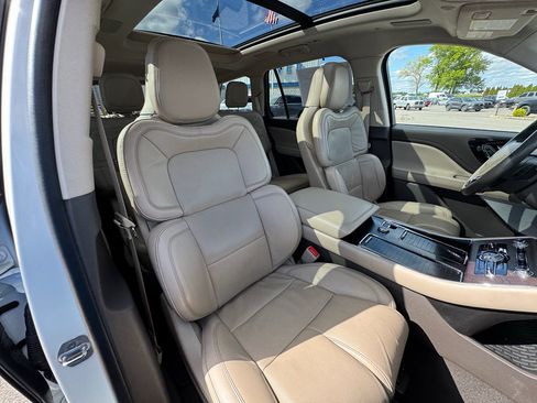 Used 2022 Lincoln Aviator Reserve w/ Equipment Group 201A AWD/4WD image 12