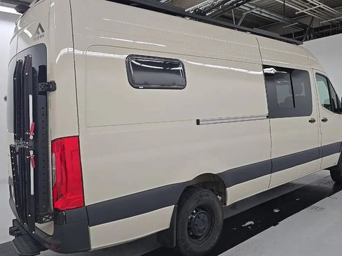 Used 2025 Mercedes-Benz Sprinter 2500 image 3