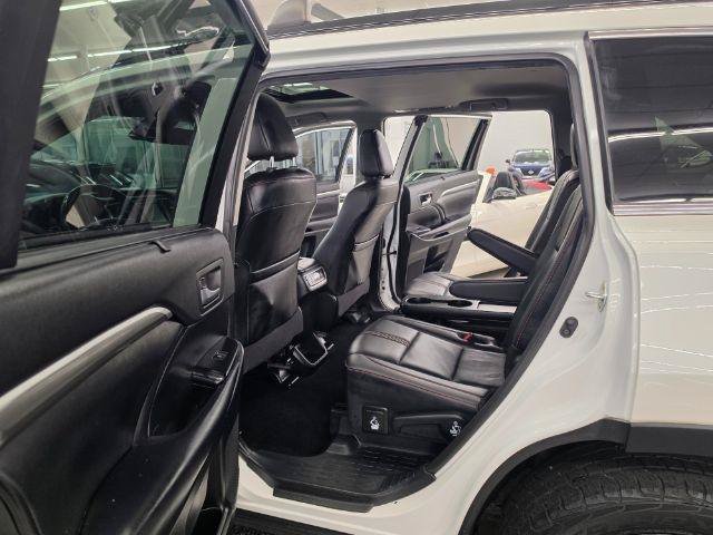 Used 2019 Toyota Highlander SE AWD/4WD image 9
