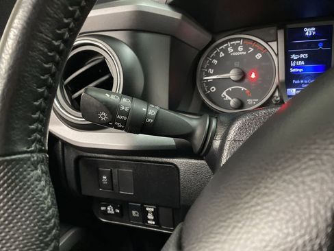 Used 2021 Toyota Tacoma TRD Off-Road image 23