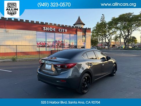 Used 2018 MAZDA MAZDA3 Touring FWD image 4