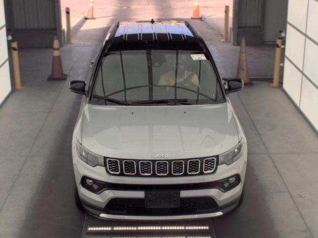 Used 2025 Jeep Compass Limited AWD/4WD image 2