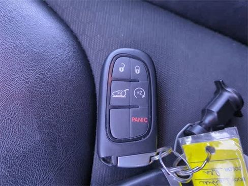 Used 2020 Jeep Cherokee Latitude Plus image 36