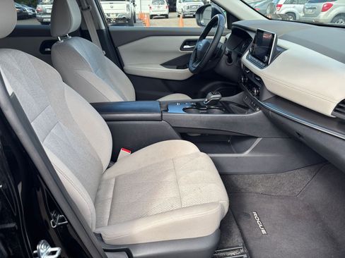 Used 2025 Nissan Rogue SV FWD image 29