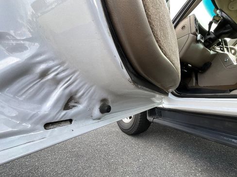 Used 2005 GMC Sierra 2500 SLT w/ Heavy-Duty Power Package image 40