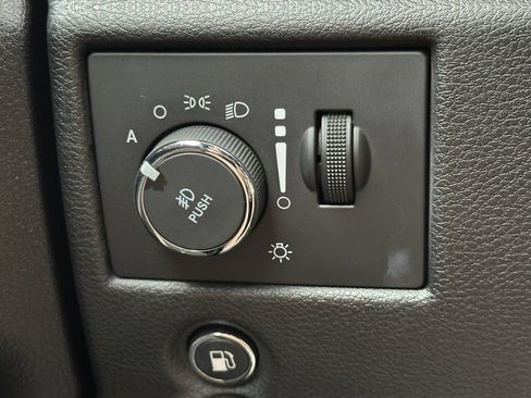 Used 2016 Jeep Grand Cherokee Overland w/ Advanced Technology Group AWD/4WD image 30