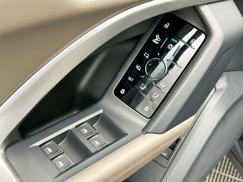 Used 2025 Audi Q5 2.0T Premium Plus w/ Premium Plus image 22