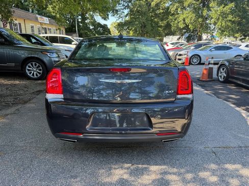 Used 2019 Chrysler 300 Touring w/ Sport Appearance Package RWD image 7