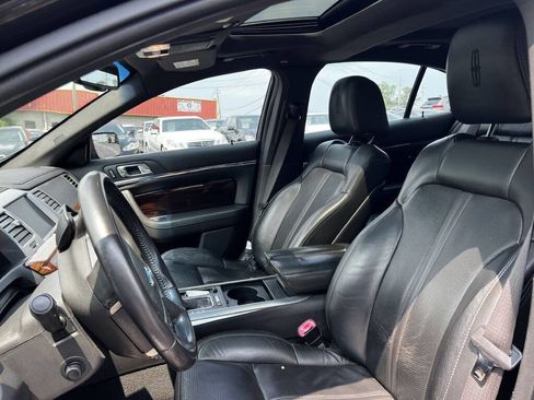 Used 2010 Lincoln MKS AWD image 12