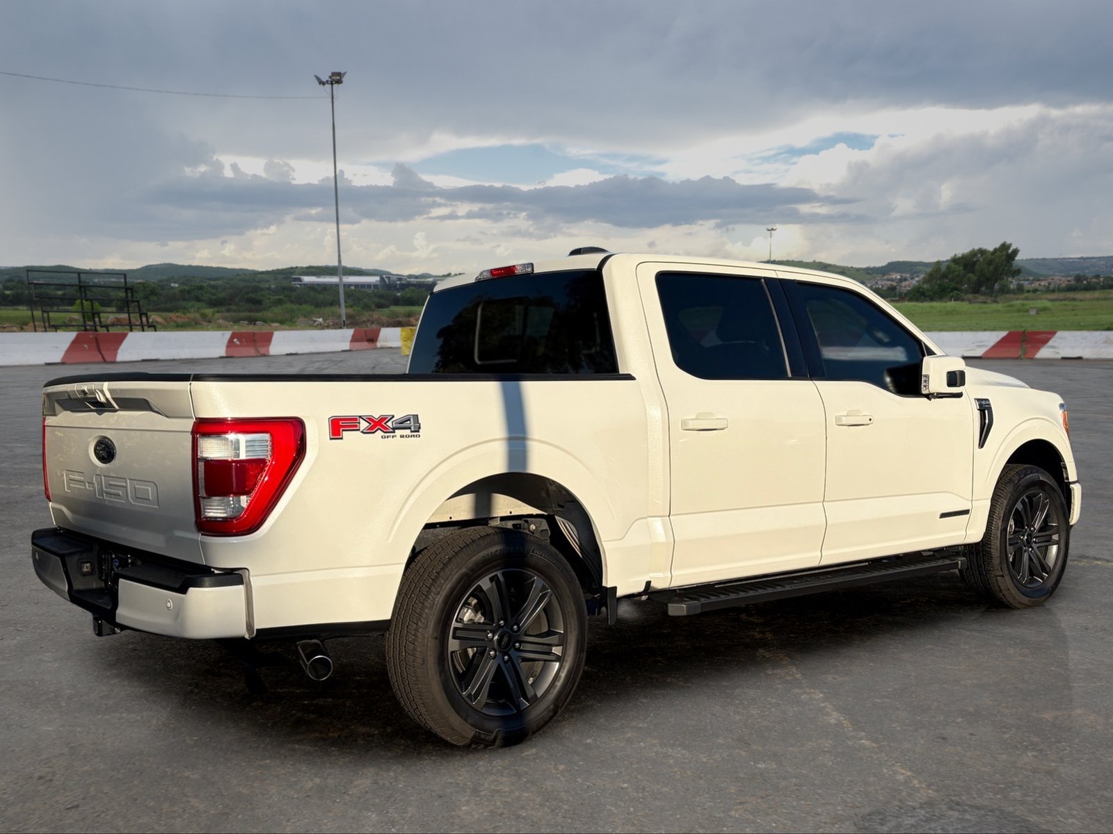 Used 2023 Ford F150 Lariat AWD/4WD image 3