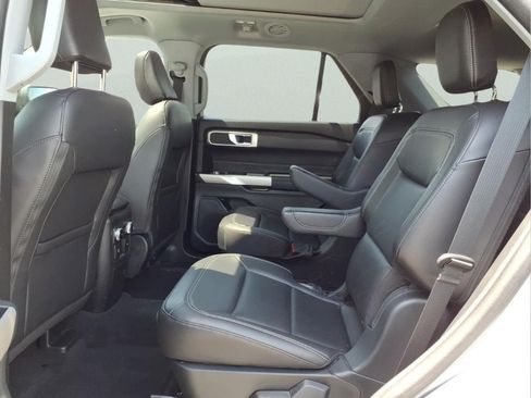 Used 2023 Ford Explorer XLT w/ Equipment Group 202A AWD/4WD image 15