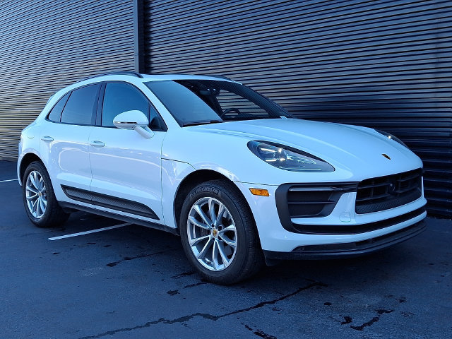 Certified 2025 Porsche Macan AWD/4WD image 9