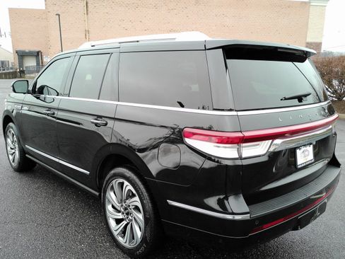Used 2023 Lincoln Navigator Reserve image 4