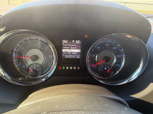 Used 2013 Chrysler Town & Country Touring-L w/ Driver Convenience Group FWD image 13